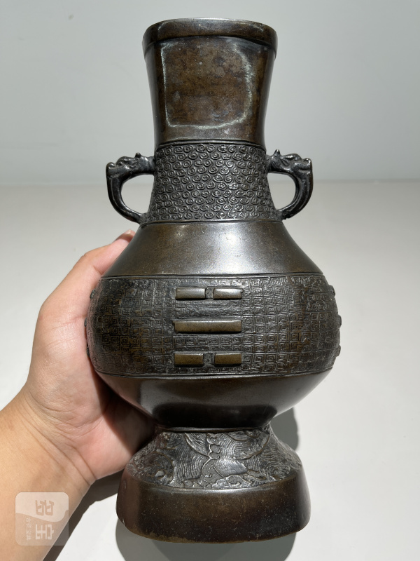 元 海水八卦纹双龙耳瓶 - 图6